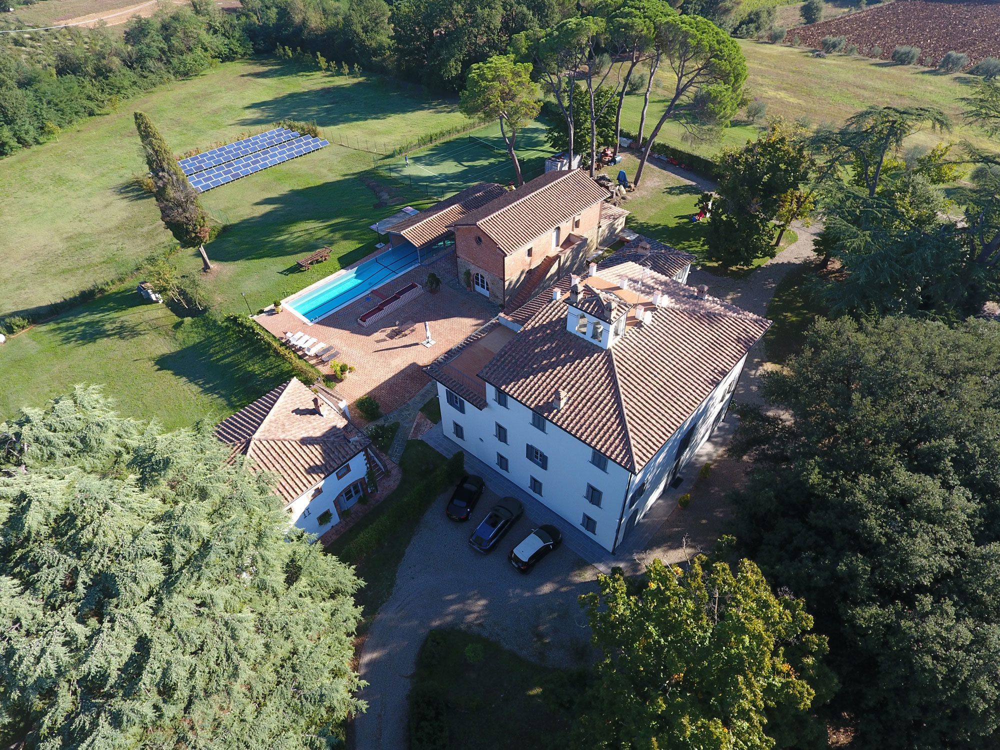 Historic mansion with swimming pool for sale near Arezzo. Moulin