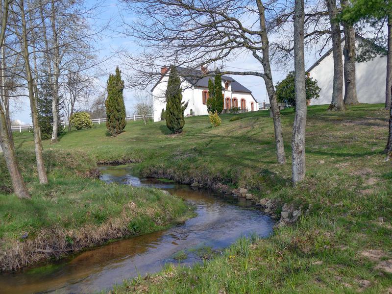 Superbe Emplacement Au Bord De La Rivière A Vendre Moulin à Eau Sur 17 Ha Avec Grange Allier