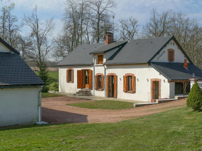 Superbe Emplacement Au Bord De La Rivière A Vendre Moulin à Eau Sur 17 Ha Avec Grange Allier