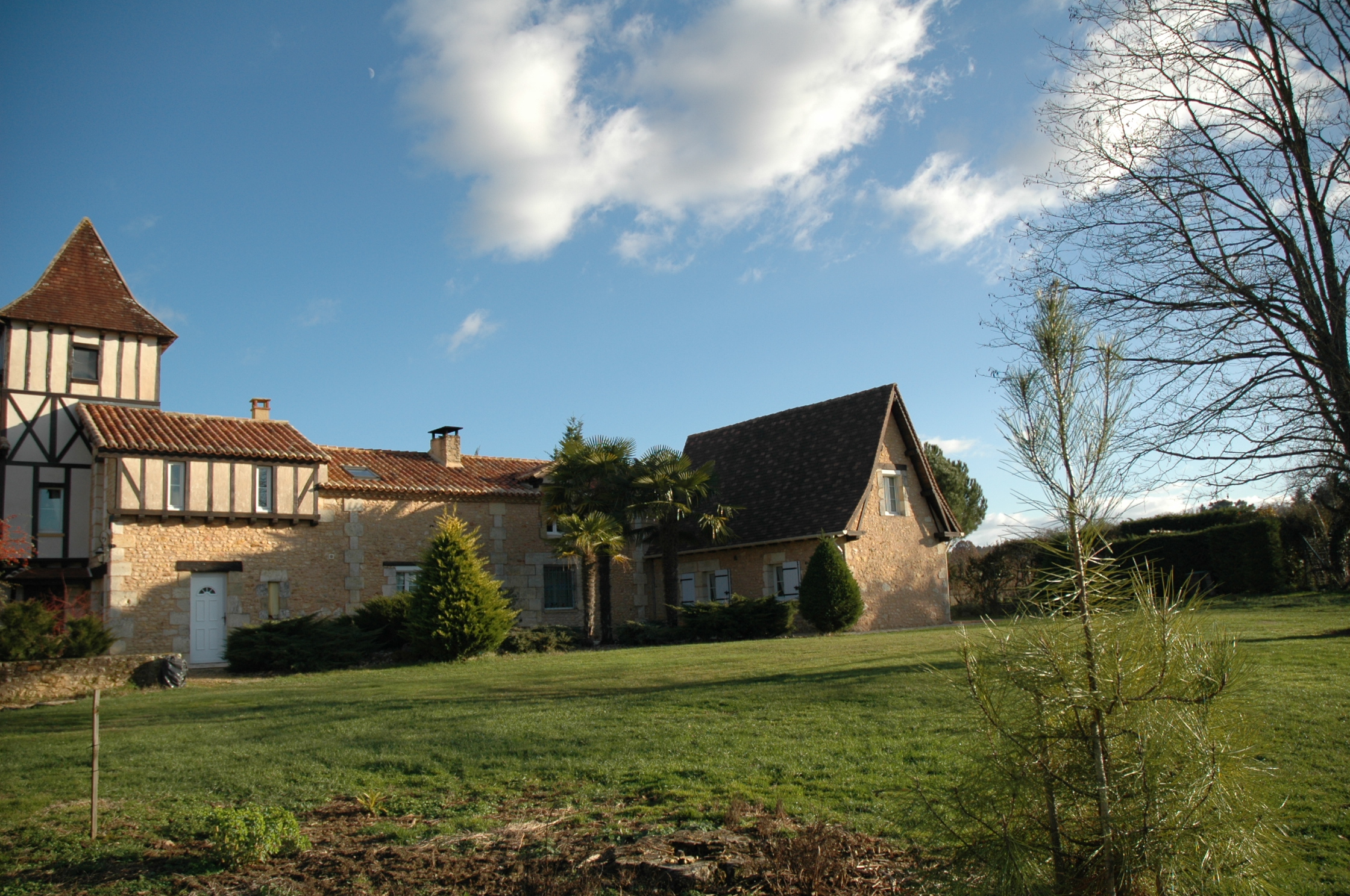 For sale, Dordogne house with pool near Vergt Tower 4 Bedrooms
