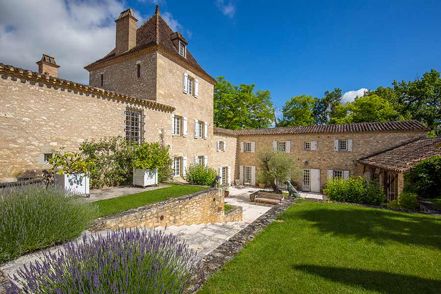 Magnificent Renovated Estate Fortified Farm for sale in 65 ha with