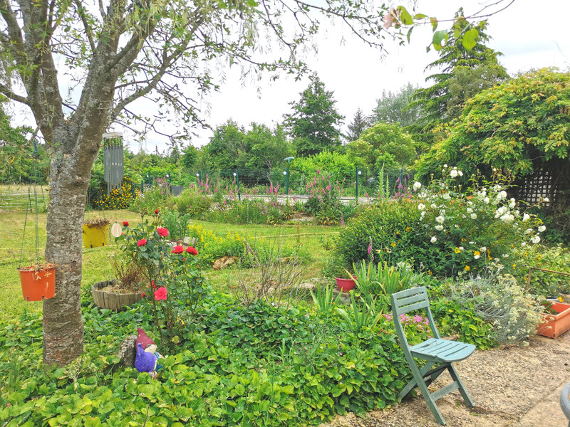 Country estate for sale on 20 ha with pool and lake. Morbihan Moulin