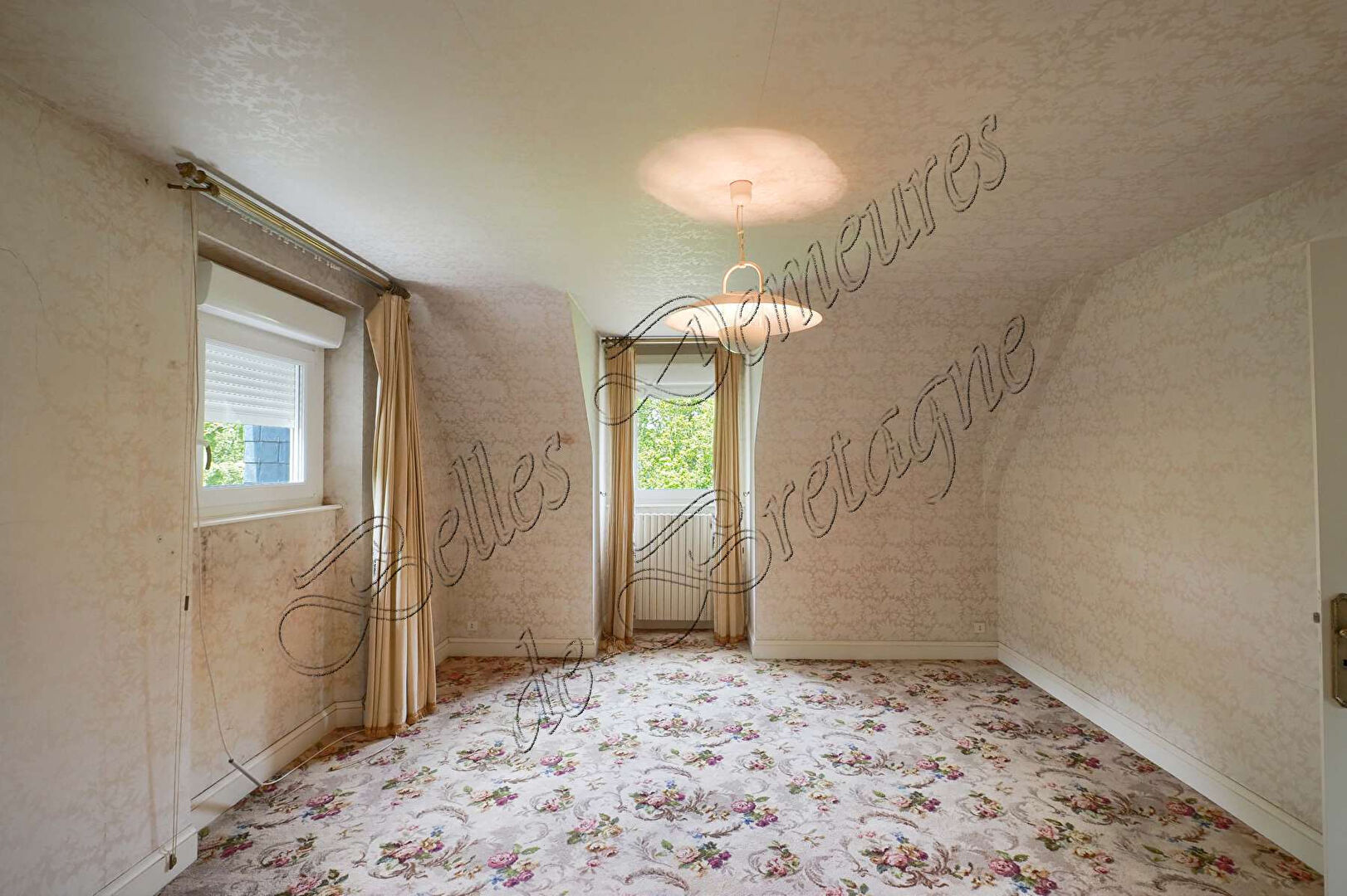 For sale pretty Breton house on a large park. Finistere. Brittany Moulin