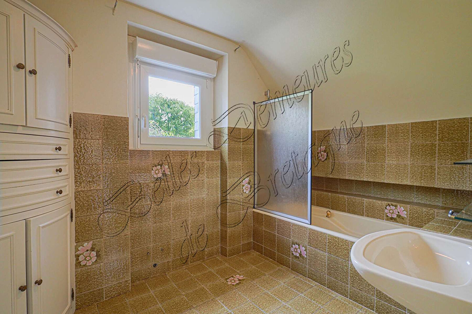 For sale pretty Breton house on a large park. Finistere. Brittany Moulin