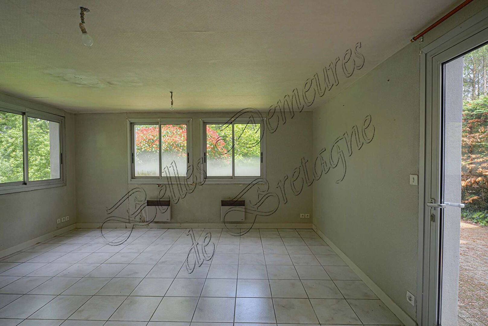 For sale pretty Breton house on a large park. Finistere. Brittany Moulin