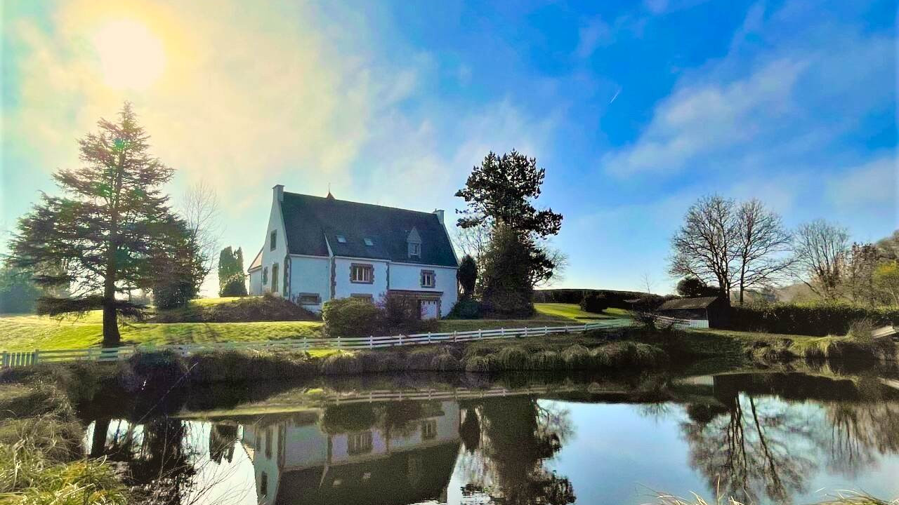 Neo Bretonne property with covered pool for sale. Morbihan Moulin