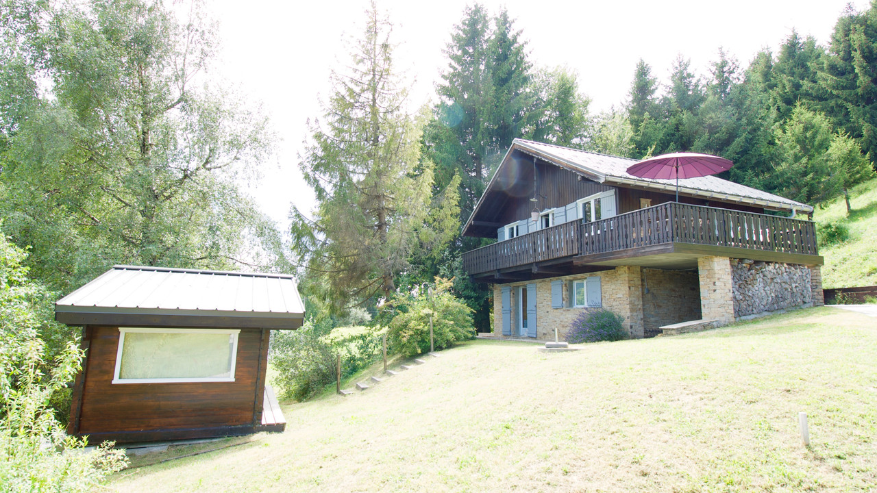 Stylishly renovated 3bedroom chalet for sale. StNicolaslaChapelle