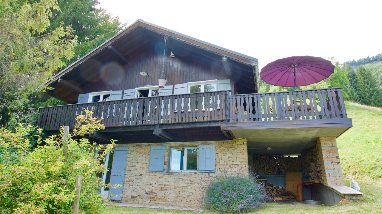 Stylishly renovated 3bedroom chalet for sale. StNicolaslaChapelle