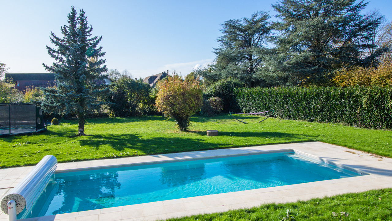 Nernier Ideally situated villa with pool for sale. Haute Savoie Moulin