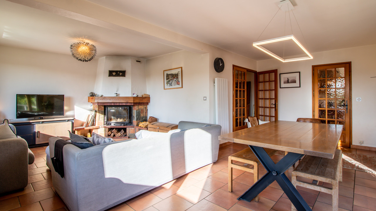 Nernier Ideally situated villa with pool for sale. Haute Savoie Moulin