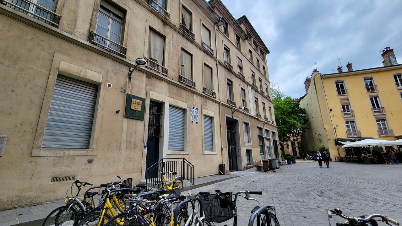 New build ground floor 3 bedroom apartment for sale in the hypercentre