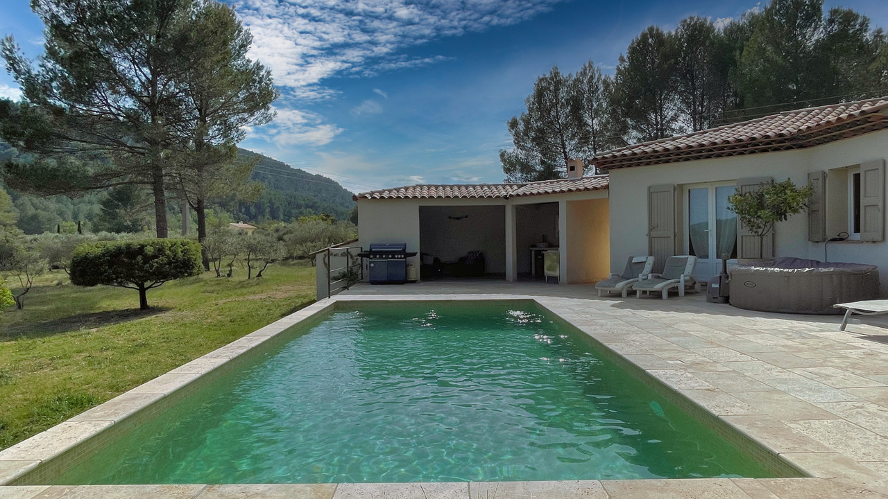 Salernes Charming villa with pool for sale. Var, Provence Moulin
