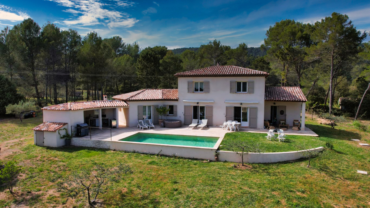 Salernes Charming villa with pool for sale. Var, Provence Moulin
