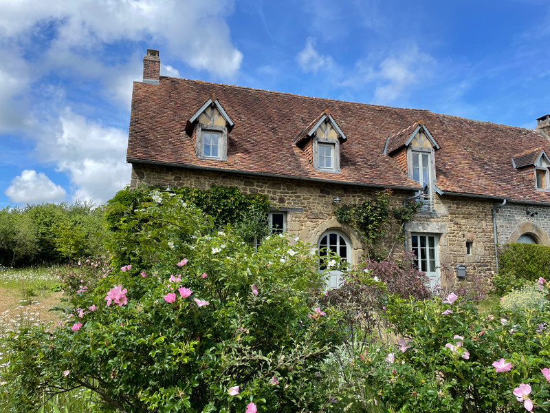 Beautiful renovated family home for sale near medieval Domfront. Orne